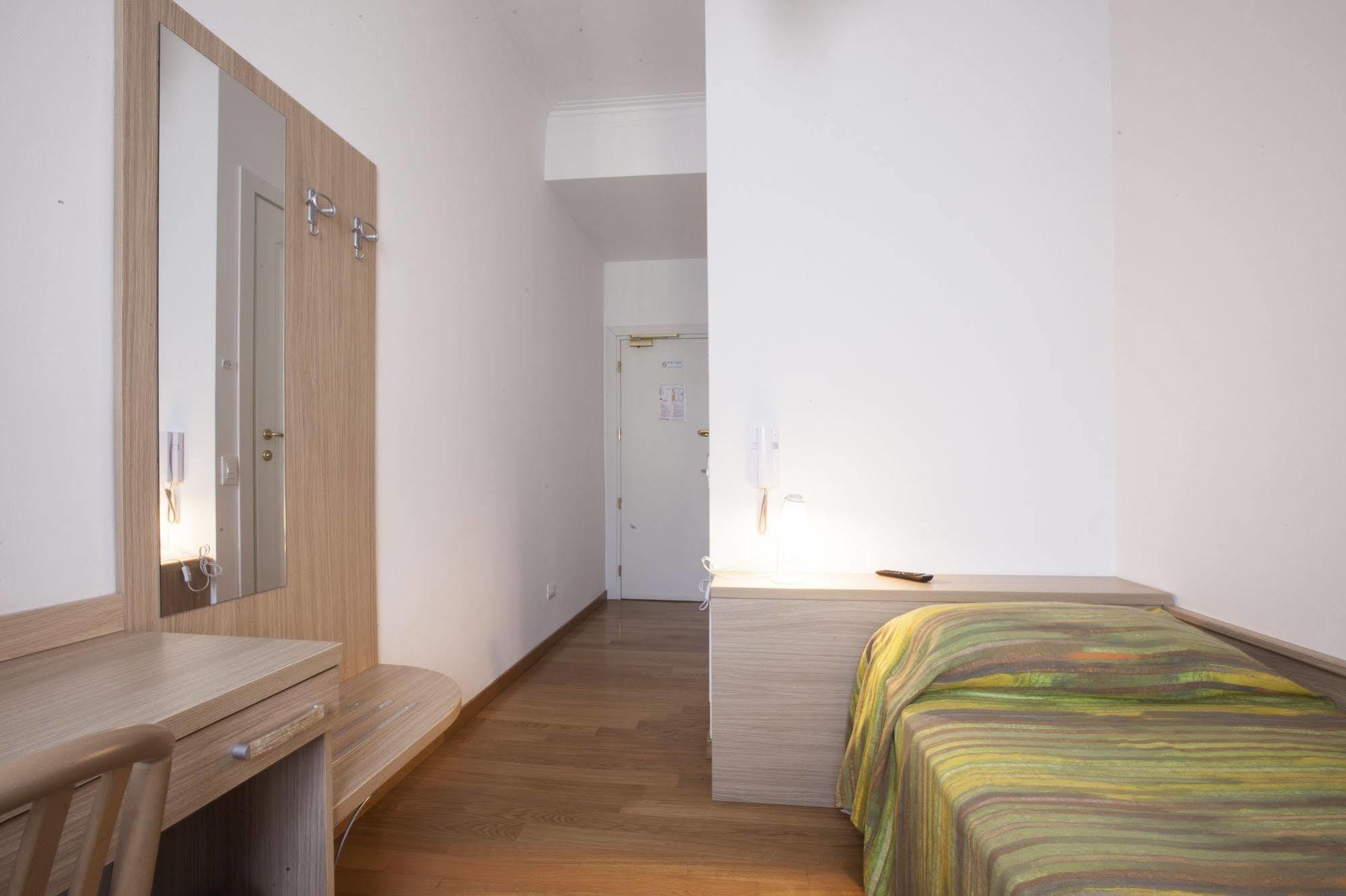 Hotel Amalfi Milan Exterior photo